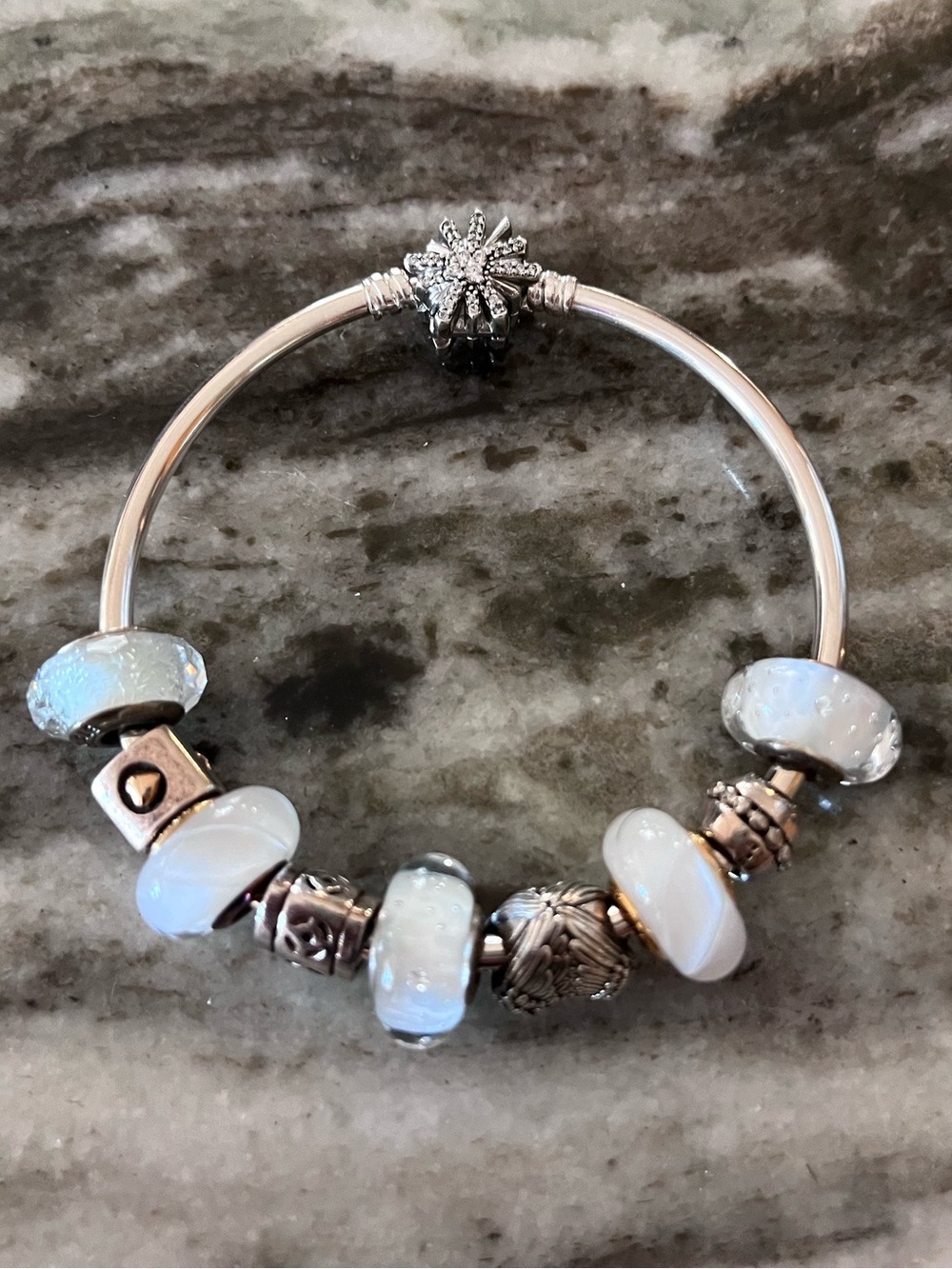 Pandora Snowflake Bangle Bracelet
7 Pandora beads, 2 SS beads